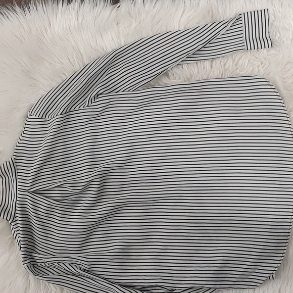 H & M Blouse  Size 2 - Picture 3 of 3